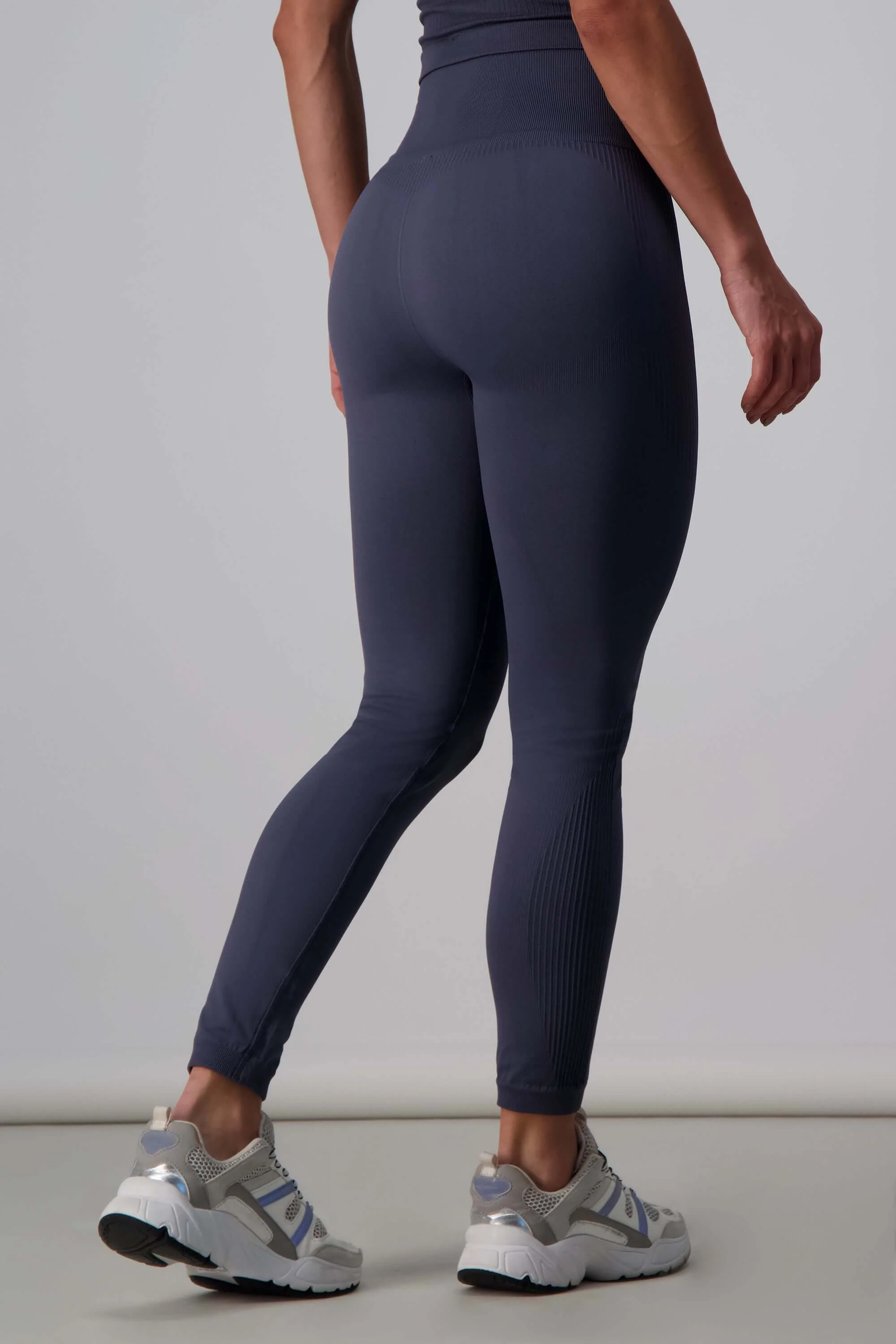 Leggin de dama deportivo silueta ajustada - Image 8