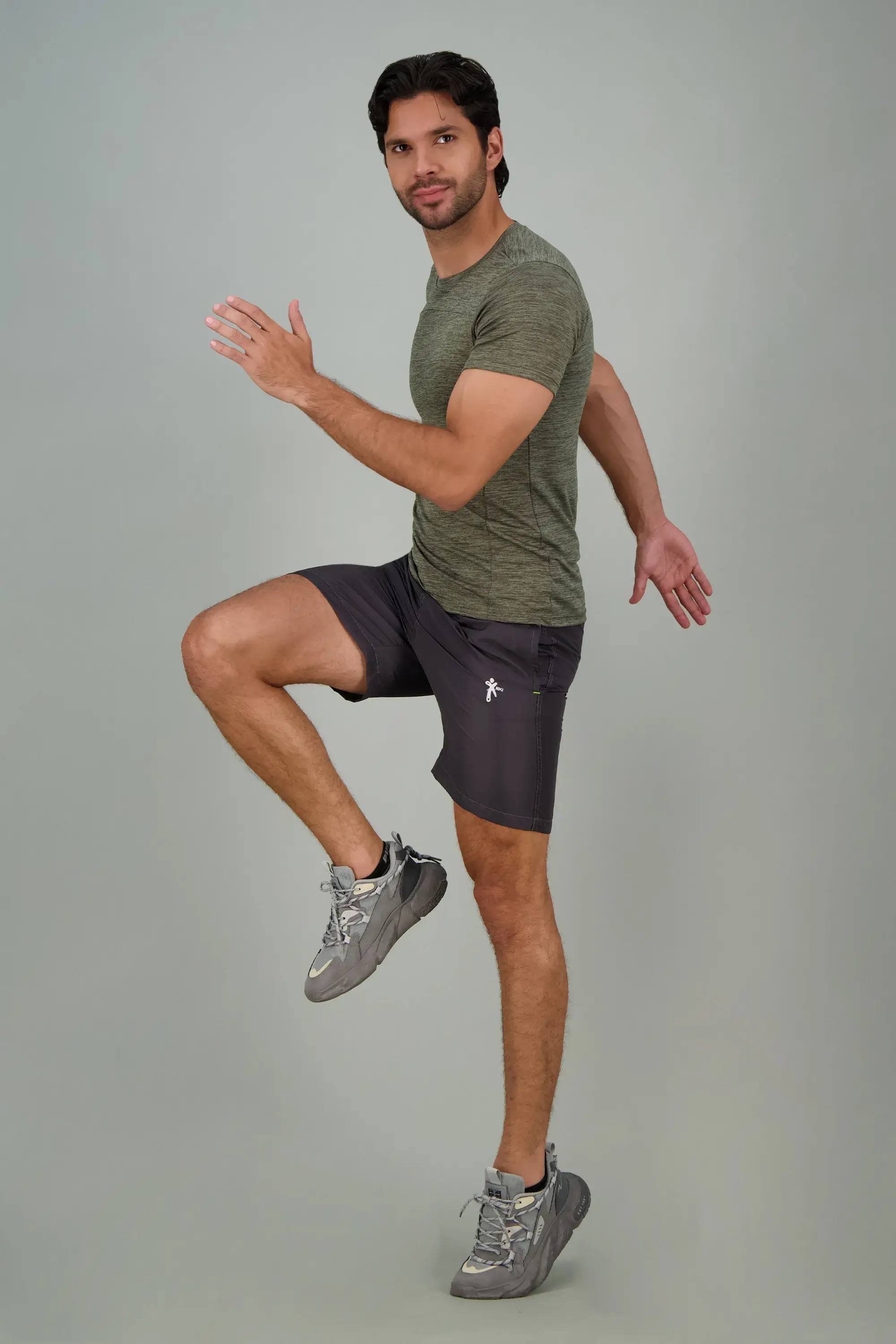 Pantaloneta de hombre deportiva amplia - Image 15