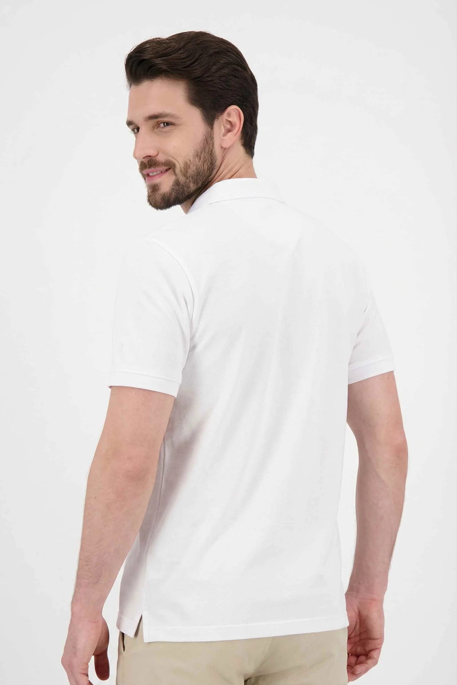 Polo de hombre básico cuello en v - Image 18